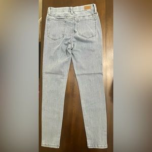 Tori Pull-On Judy Blue Jeggings. Very stretchy skinny fit. Size 5/27.